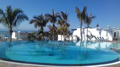 Lago Verde heated infinity pool